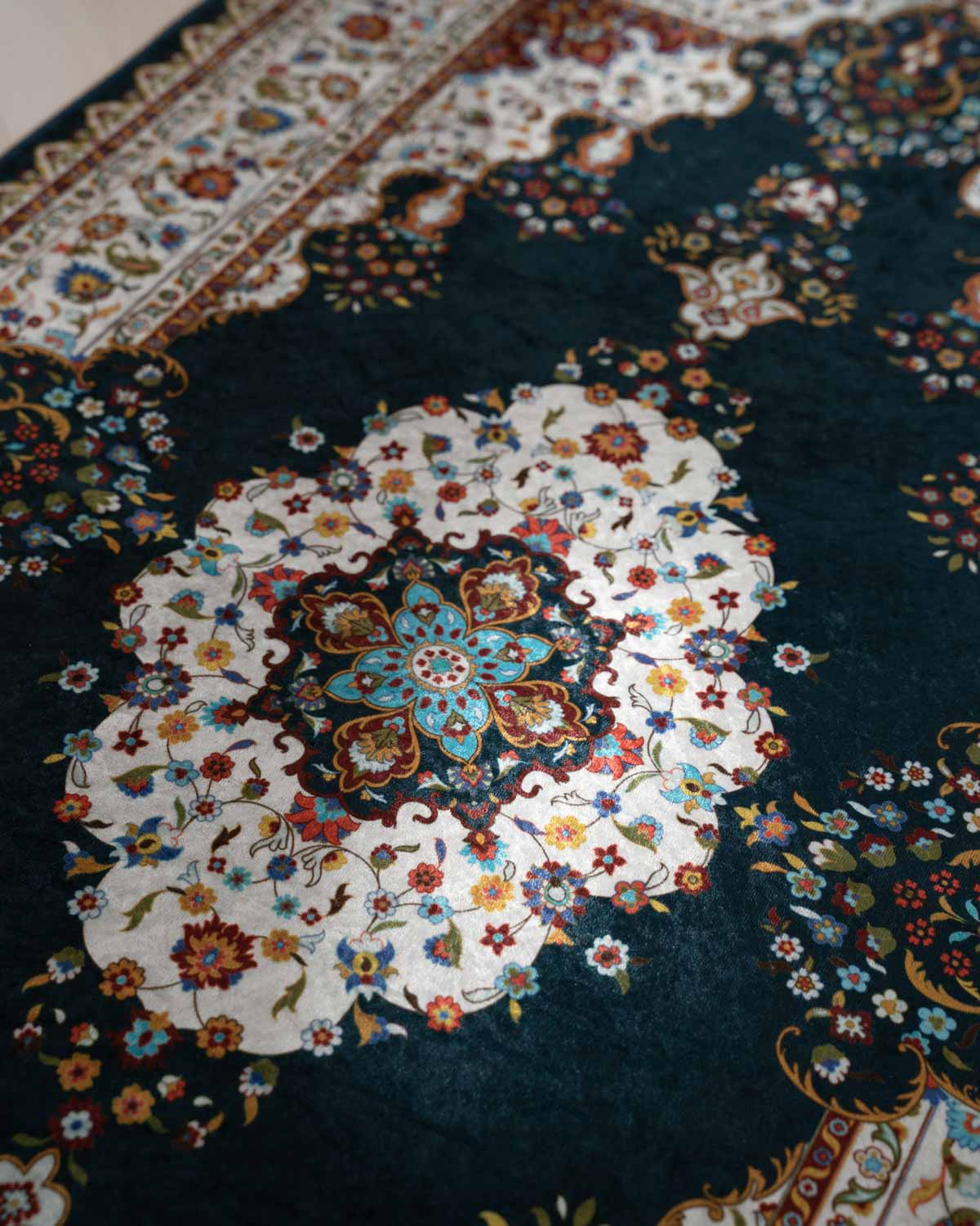 Premium Blossom Prayer Mat is a high-end quality Prayer Mat by Seven Sajada. The Premium Blossom Prayer Mat has a very beautiful detailed pattern.
