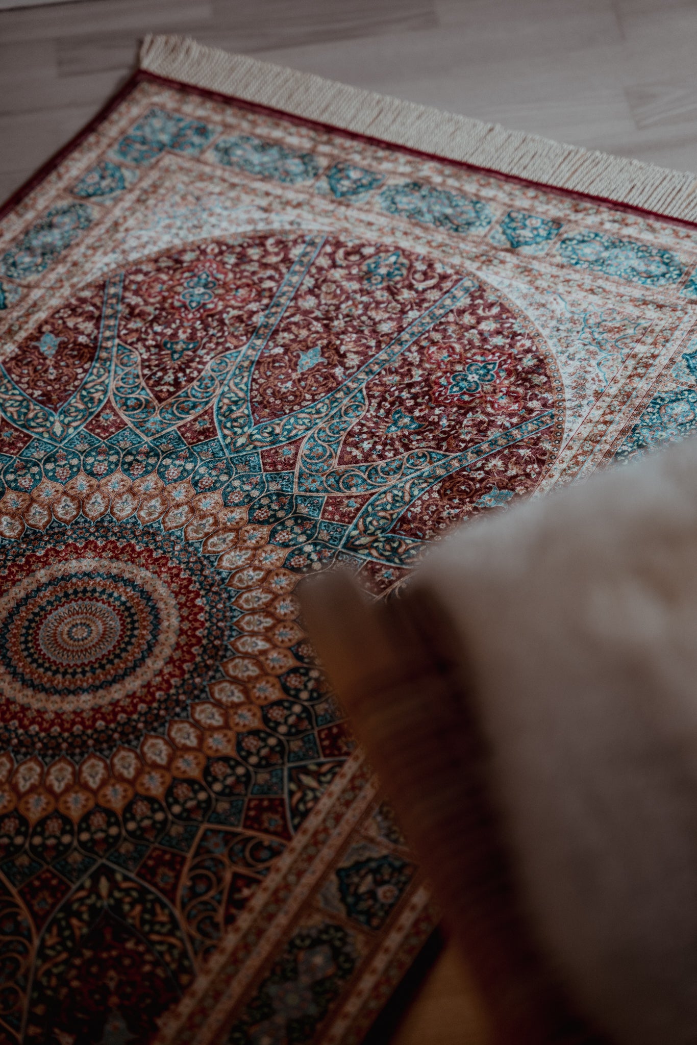 Premium Casual Prayer Rug is a high-end quality Prayer Rug from Seven Sajada. The Premium Casual Prayer Rug has a very beautiful detailed pattern.