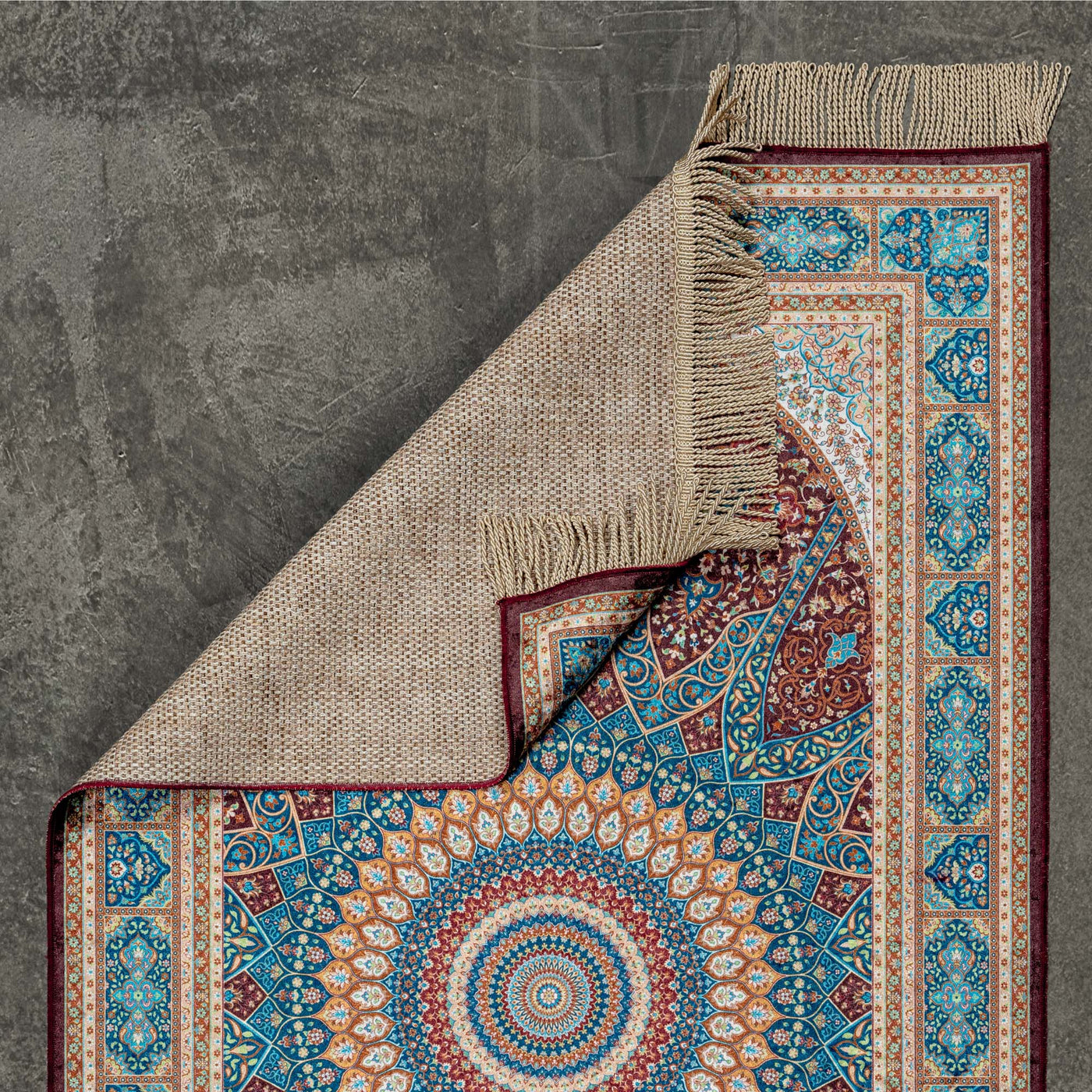 Premium Casual Prayer Rug is a high-end quality Prayer Rug from Seven Sajada. The Premium Casual Prayer Rug has a very beautiful detailed pattern.