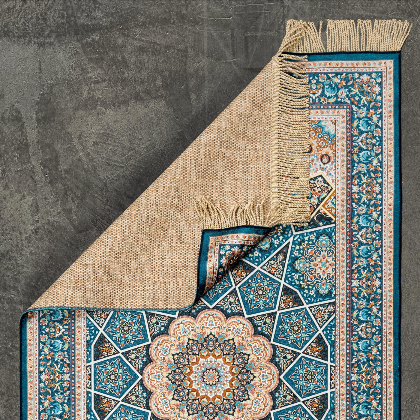 Premium Oriental Prayer Rug is a high-end quality Prayer Rug from Seven Sajada. The Premium Oriental Prayer Rug has a very beautiful detailed pattern.